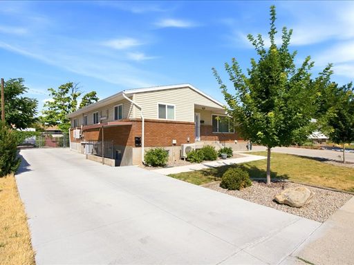 Sugar House, Forest Dale 3 bed, 1 bath triplex – photo 1