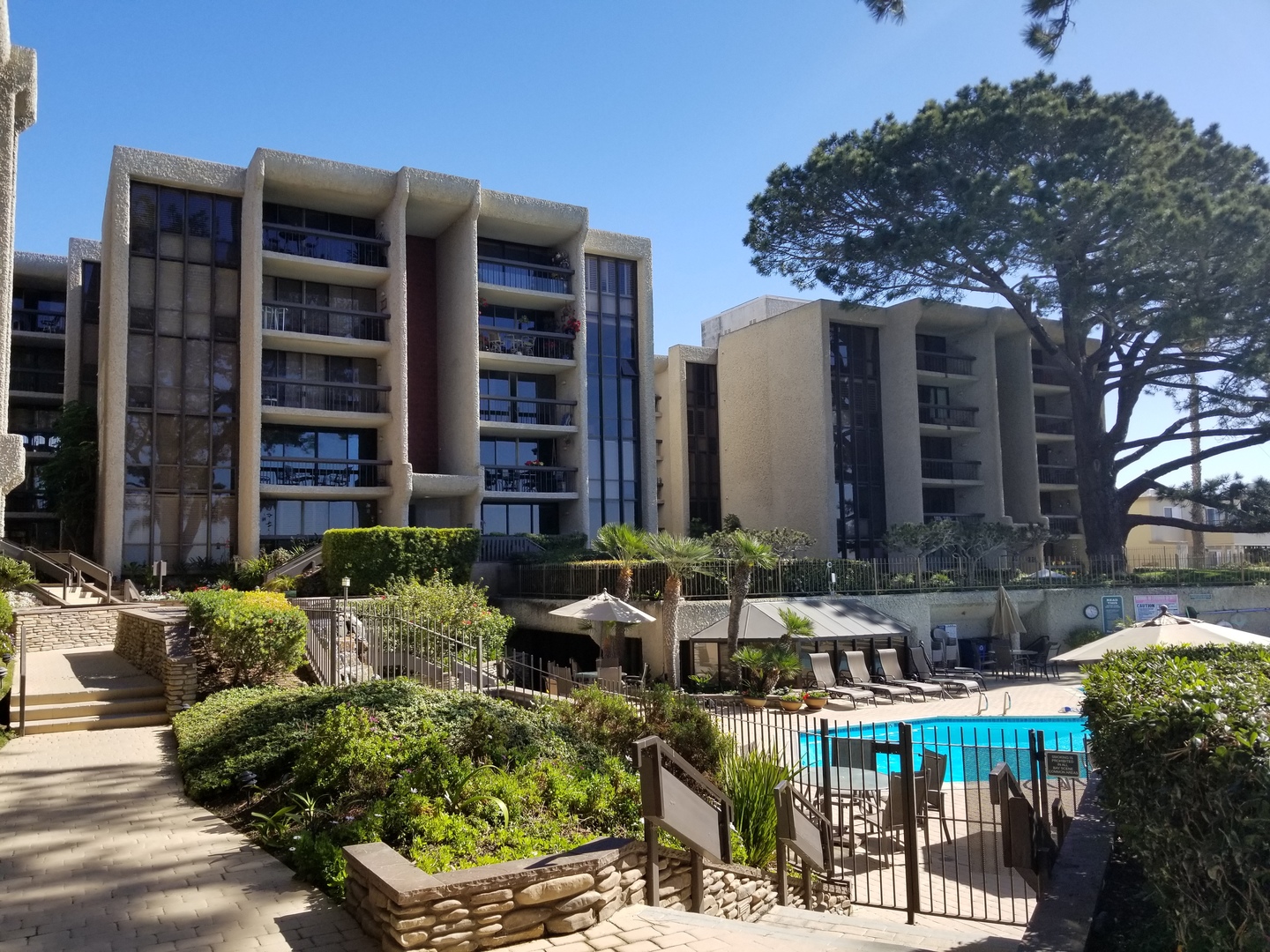 San Diego House: 3940 Gresham #114