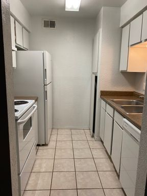 2 Bedroom apartment in residential North Denton area – photo 1