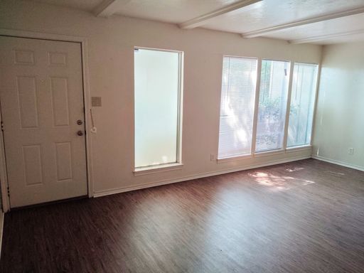 Spacious 3-Bedroom Townhouse Near UNT – 1.5 Baths, Fenced Patio, Balconies, & Washer/Dryer Included – Non-Students Welcome! – photo 1