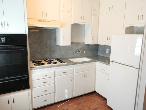 1 bedroom with study. Vintage charm and great value. – photo 1
