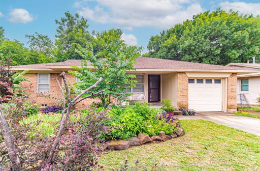 Charming 3/1 in North Denton – photo 1