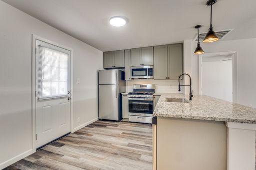 2 Bedroom 2 Bath duplex walking distance to UNT – photo 1