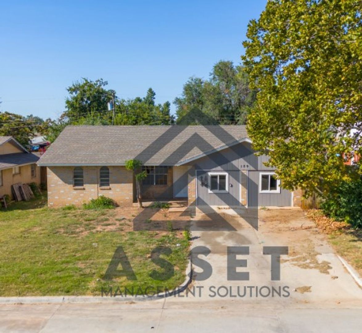 Moore House: 109 SW 15th