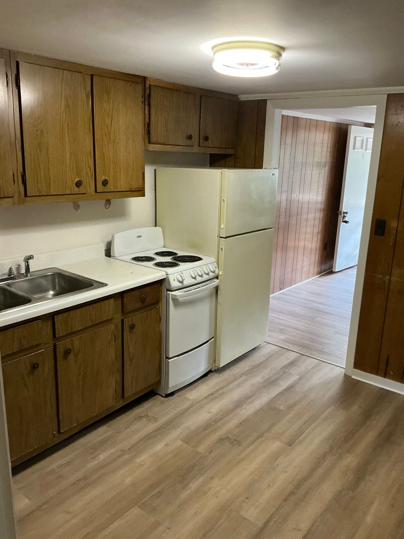 Gardiner Apartment: 700 River Ave