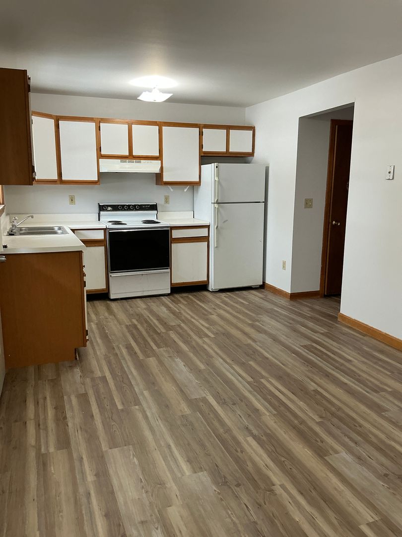 Augusta Apartment: 800 Civic Center Dr