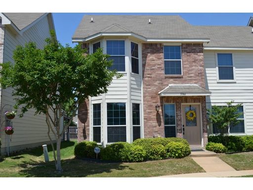 Stunning Townhome in Saginaw ISD – photo 1