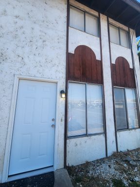 W. Lincoln Ave 2 bedroom 1.5 bathroom, w/s/g paid, central heat and air – photo 1