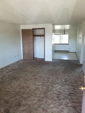 N. 5th Ave Upstairs 2br 1ba w/s/g paid – photo 1