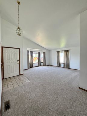 Terraced Estates 3br, 2ba, Dbl garage, Central air – photo 1