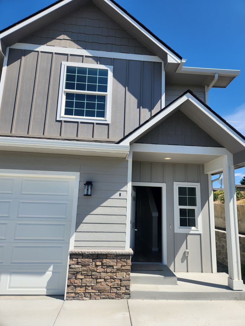 Yakima Apartment: 625 S 83rd Ave