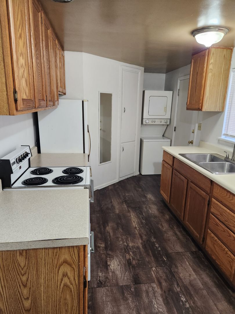 Yakima Apartment: 205 N. 41st Ave