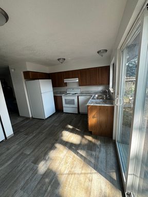 Landon Ave 2 br 1 ba w/d hookup, water/sewer/garbage PAID off-street parking! – photo 1