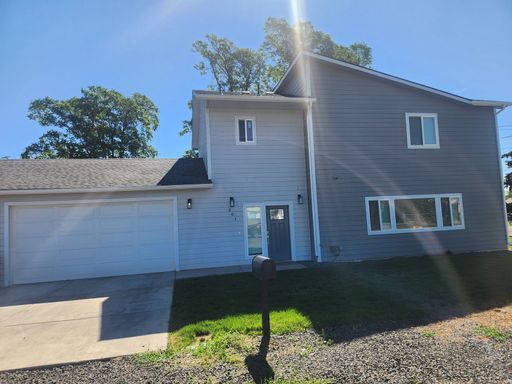 Newer modern 3 bedroom 2.5 bathroom, oversized 2-car garage! – photo 1