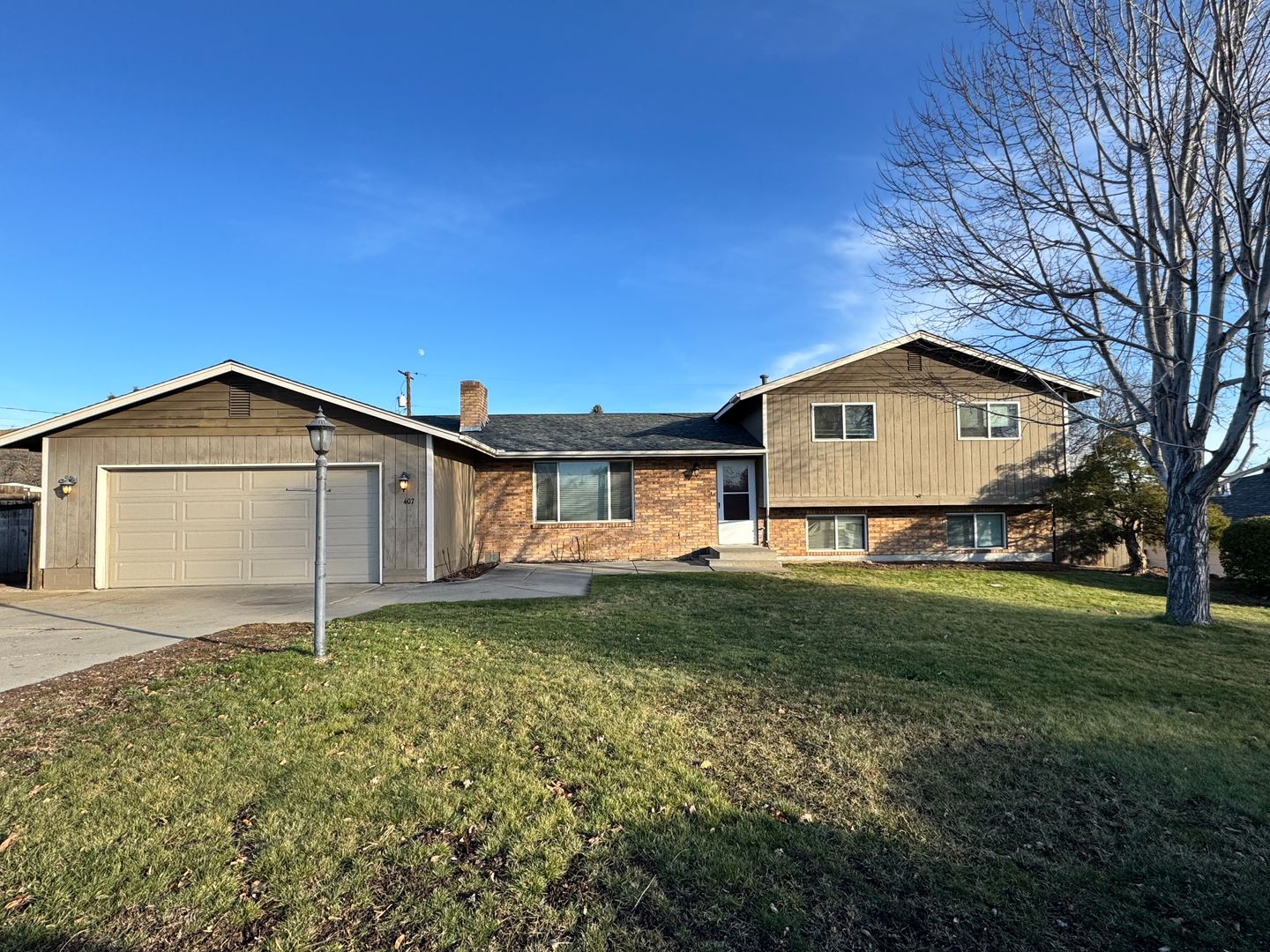 Yakima House: 407 N. 58th Ave