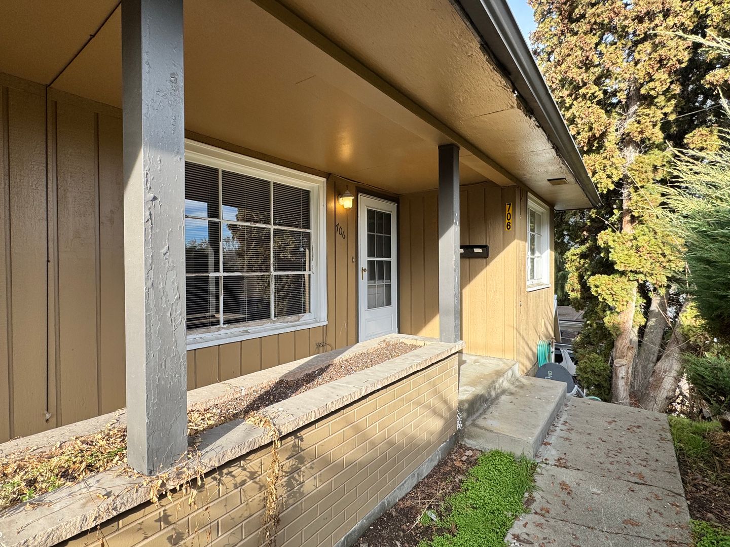 Yakima House: 706 S. 20th Ave