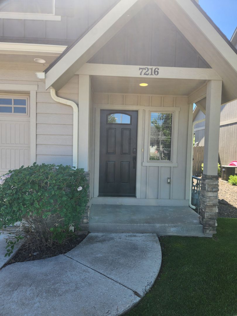 Yakima Apartment: 7216 W. Chestnut Ave