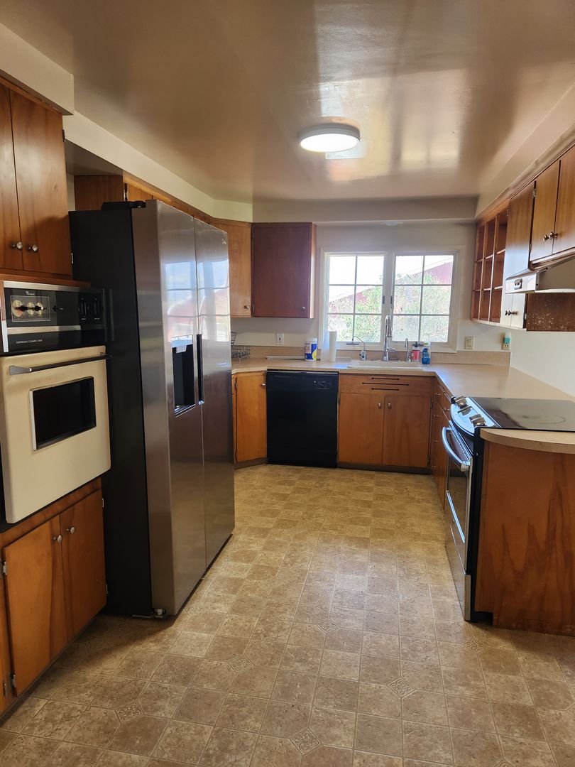 Yakima House: 12505 Occidental Rd