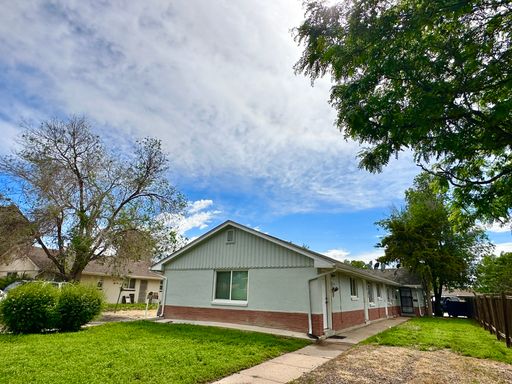 Upgraded One Bedroom!!- Gas Stove & Granite Countertops! Available Now!!