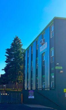 Spacious 2-Bedroom Apartment Near Denver/Aurora Border with Covered Porch! Available Now! – photo 1