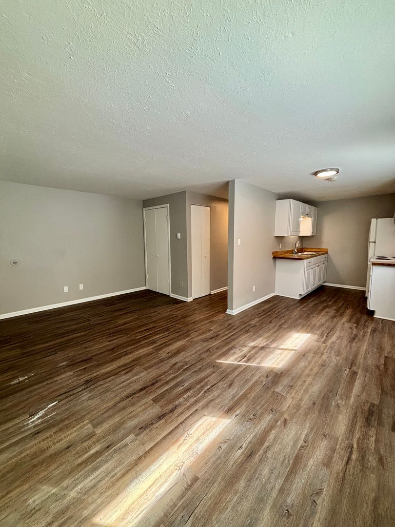 Aurora Apartment: 1437 North Moline Street