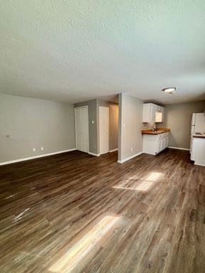 $250 Off One Months Rent! Aurora 1-Bedroom in a Prime Central Location! Available Now! – photo 1