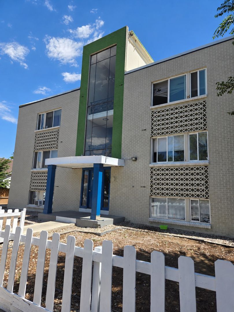 Aurora Apartment: 1666 Clinton St