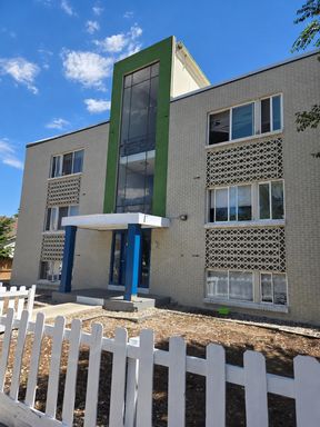 Updated 2-Bedroom Apartment in Convenient Aurora Location!! Available Now! – photo 1