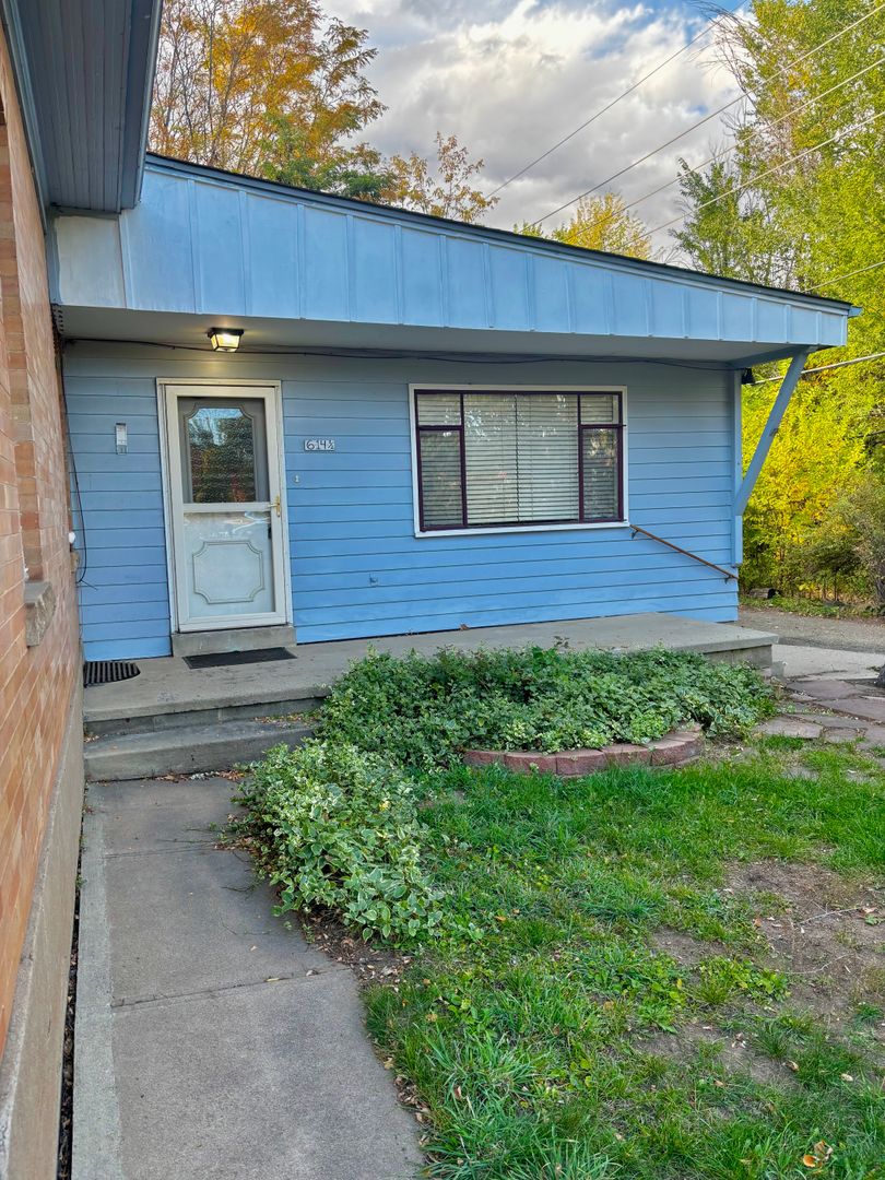 Golden House: 614 1/2 22nd St.