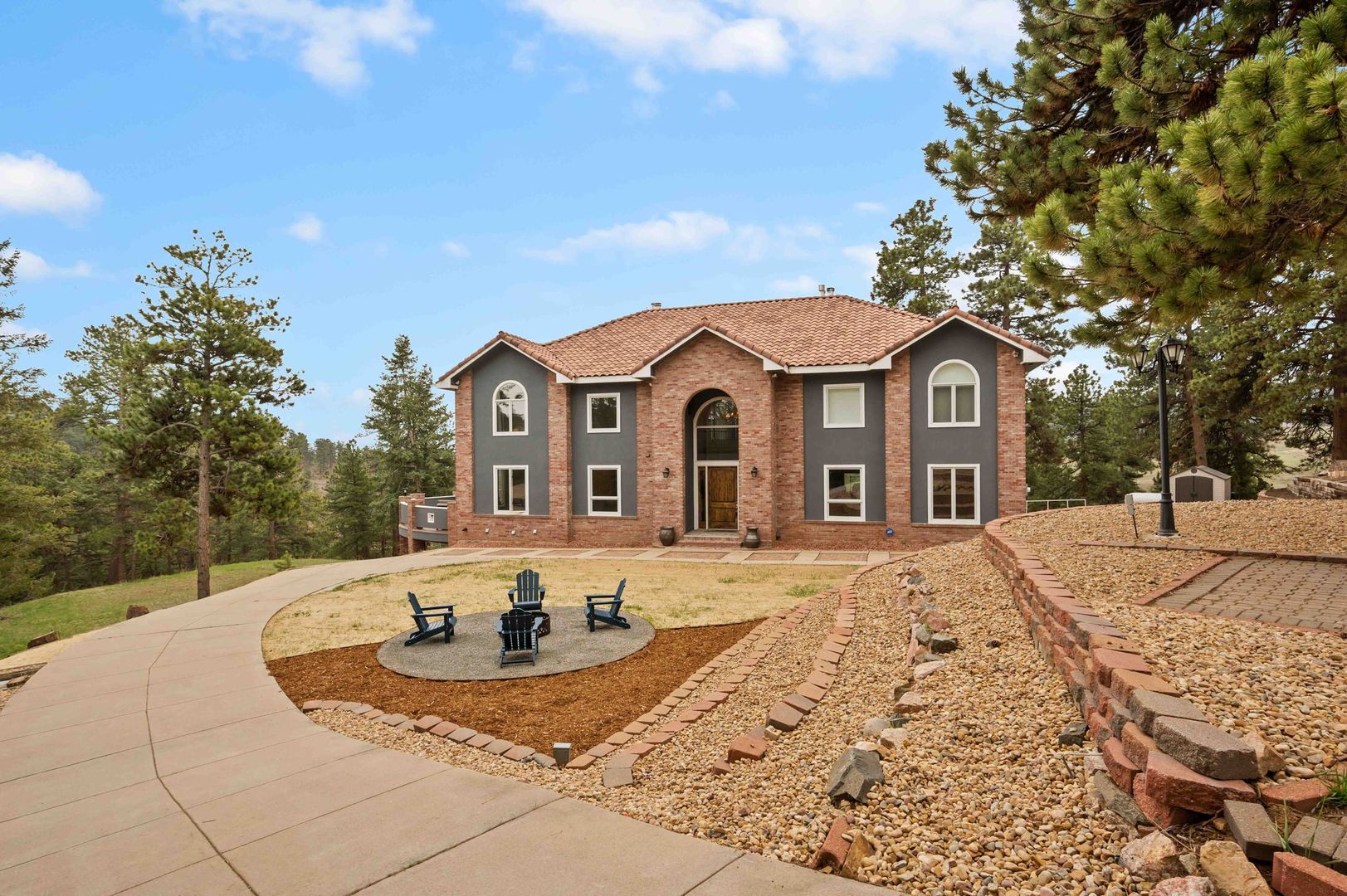 Exquisite Lookout Mountain Estate – Where Luxury and Lifestyle Converge! Available Now!!