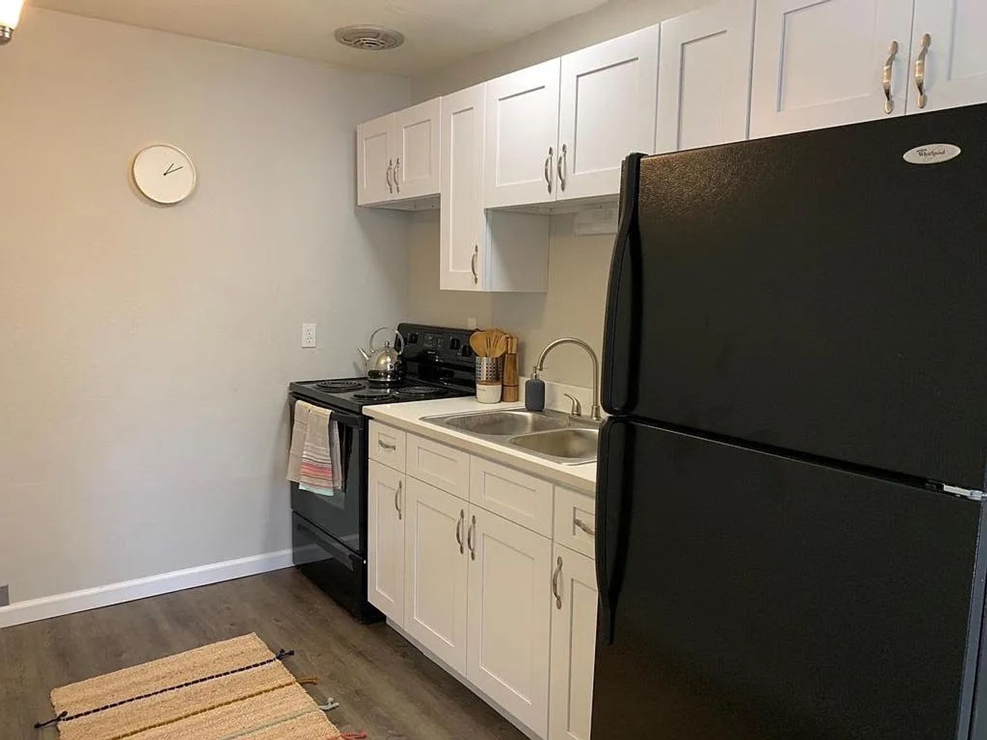 Aurora Apartment: 1432 Macon St