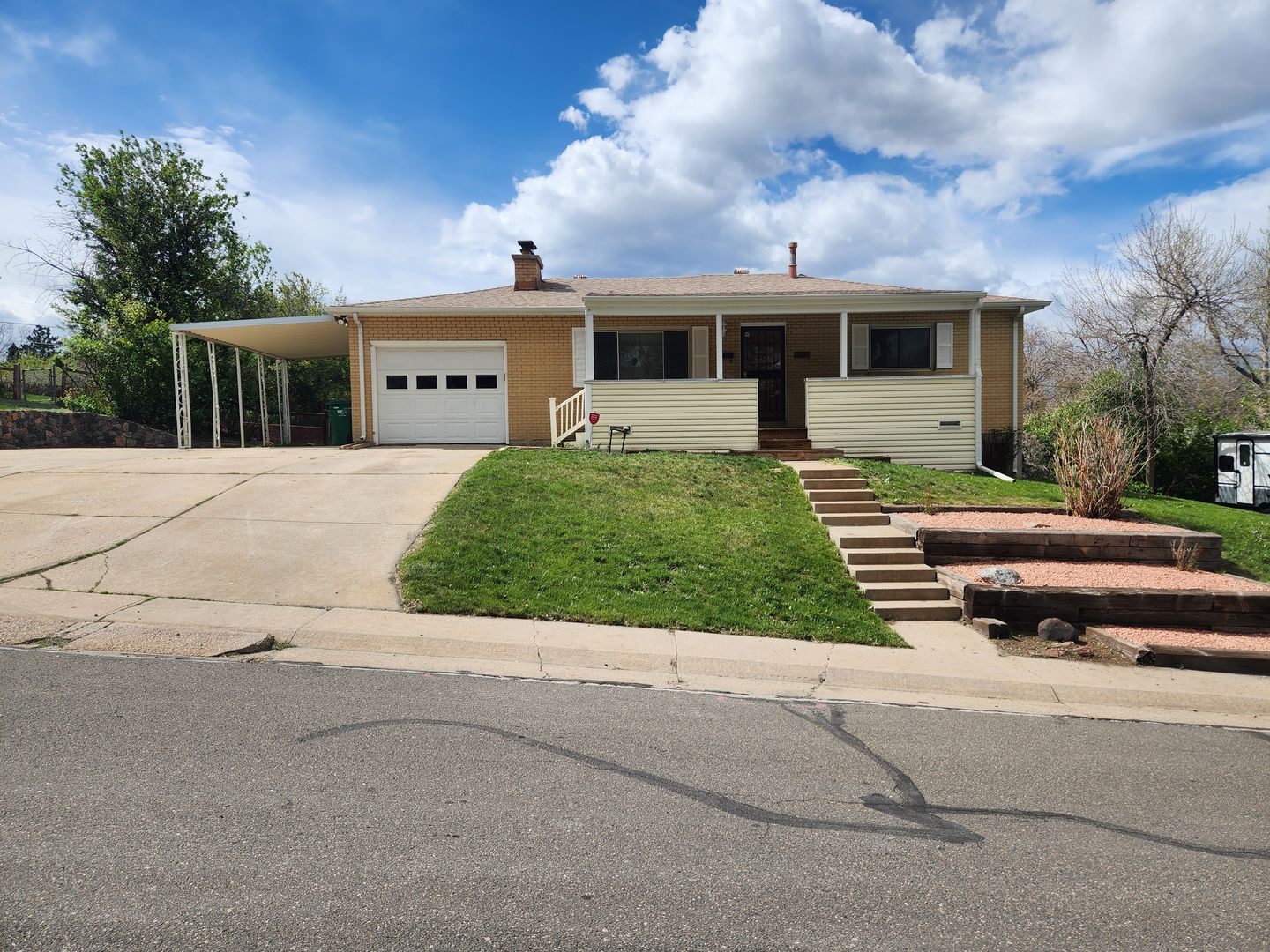 Lakewood House: 12347 West Arizona Avenue