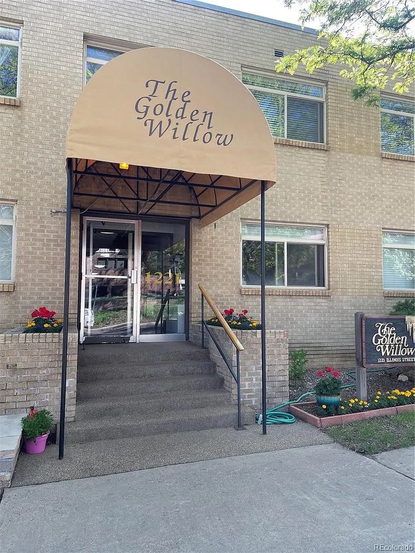 Golden Apartment: 1221 Illinois St