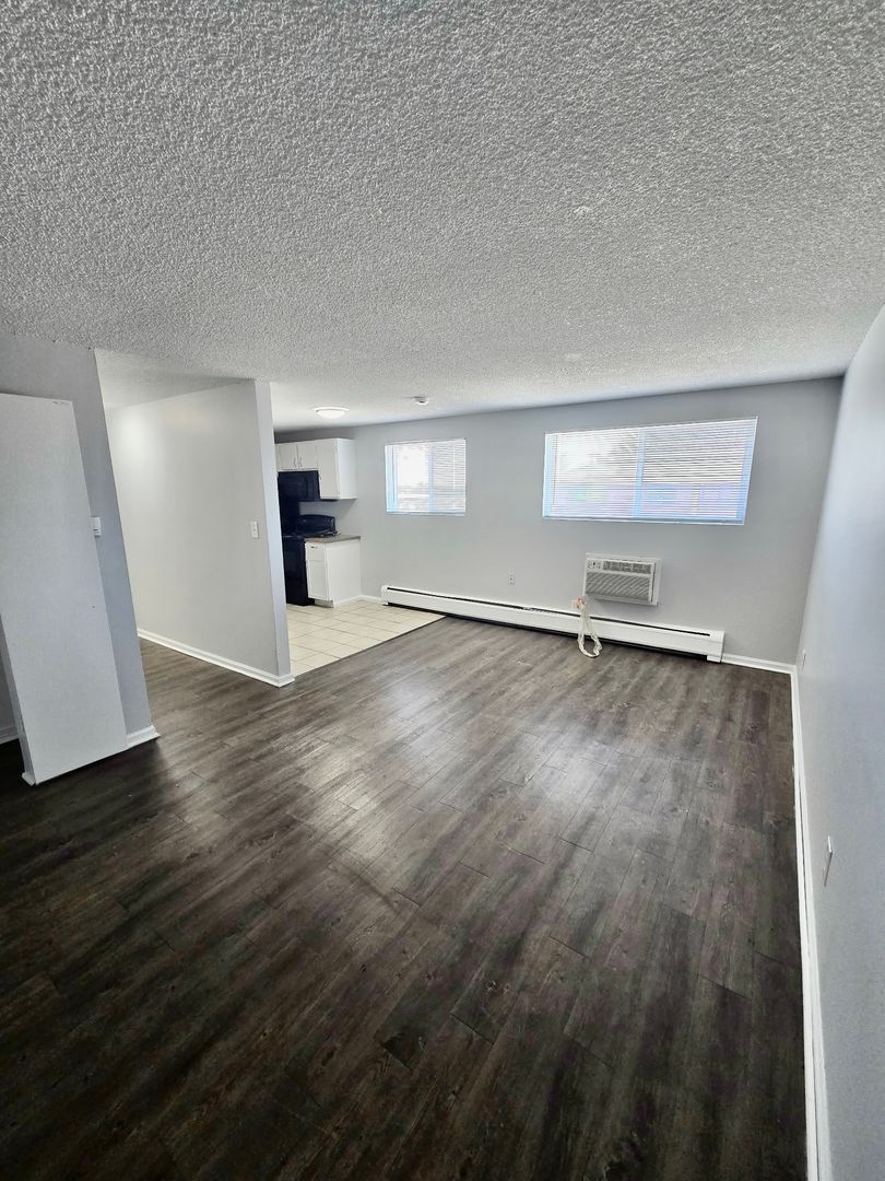 Aurora Apartment: 1437 North Moline Street