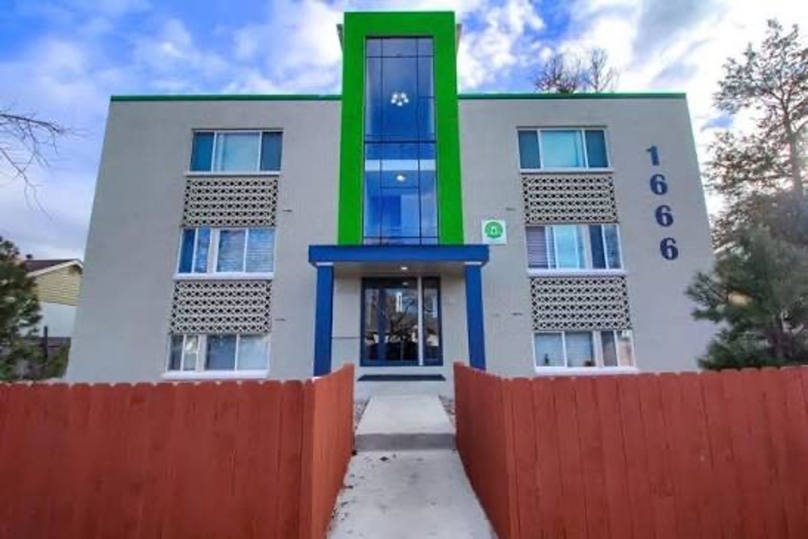 Aurora Apartment: 1666 Clinton St