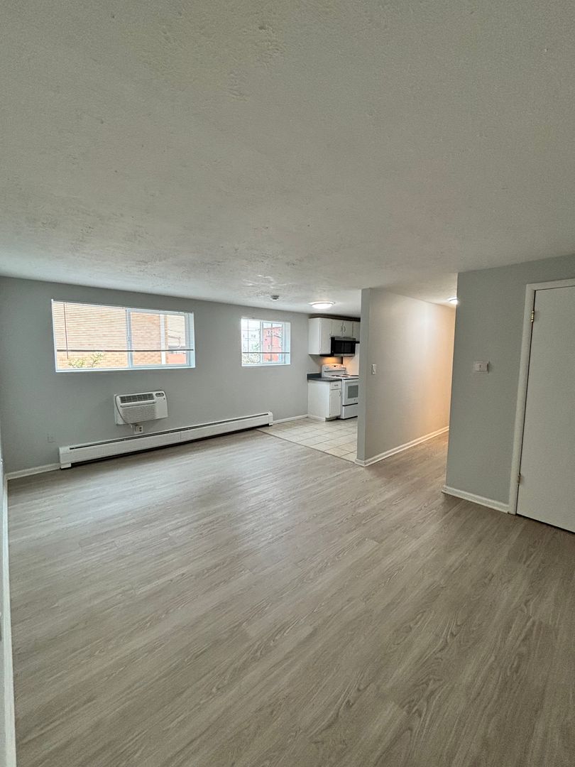Aurora Apartment: 1437 North Moline Street