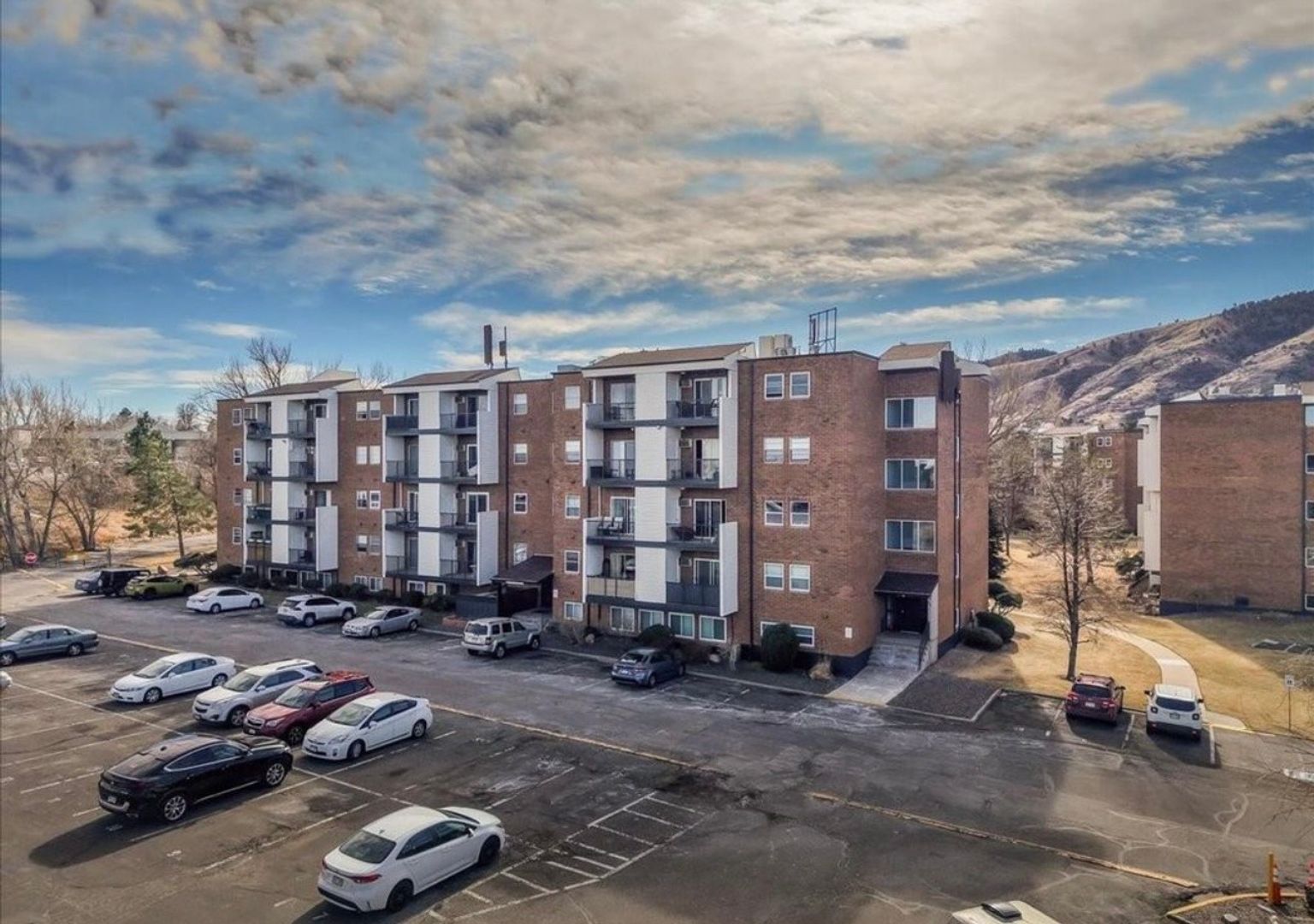 Golden Apartment: 1150 Golden Circle #501