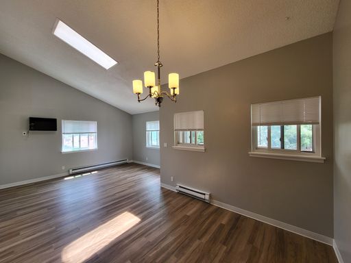 Bright, Spacious & Beautifully Updated—Available August 10th!! – photo 1