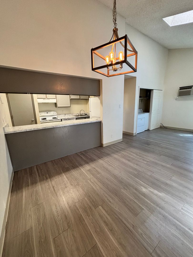 Lakewood Townhome: 210 South Ingalls Street #9
