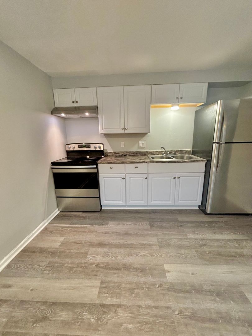 Aurora Apartment: 1437 North Moline Street