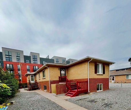 Prime Location! 1BR Bungalow Near DU, Light Rail & Porter Hospital — Available Now!! – photo 1