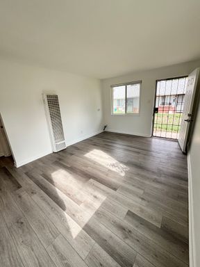 UPDATED 1-BEDROOM | SPACIOUS & FULL OF PERKS! Available Now! – photo 1