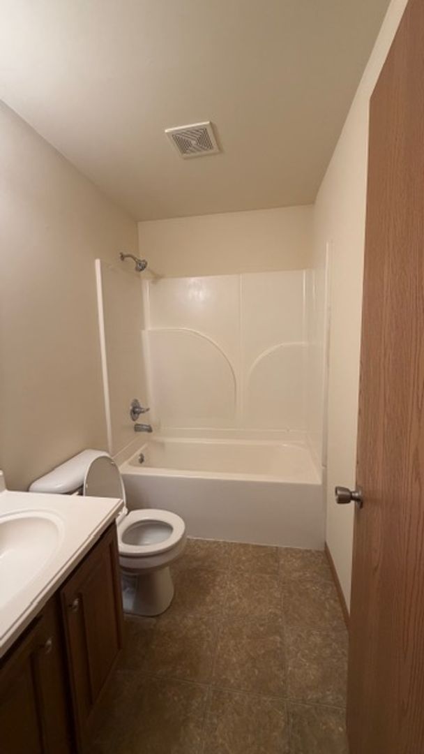 Washington Condo: 21 Village West Court Apt 201