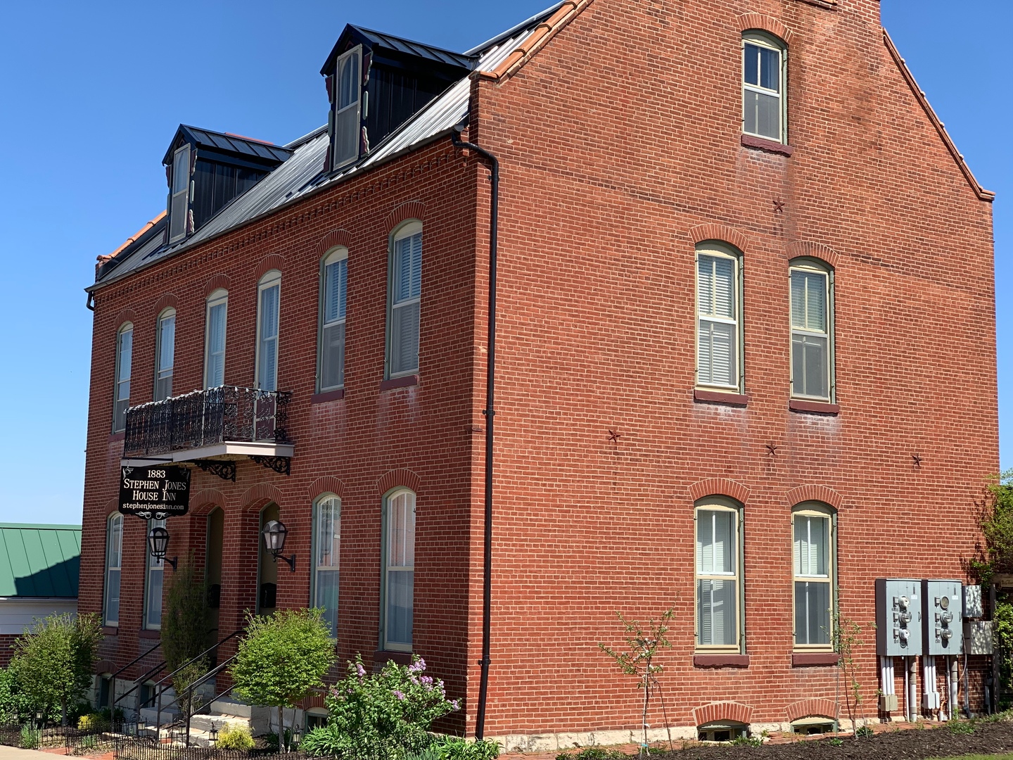 Washington Apartment: Jefferson Street