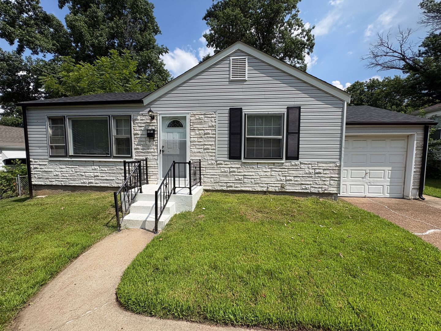 Bellefontaine Neighbors House: 1263 Roxton Drive
