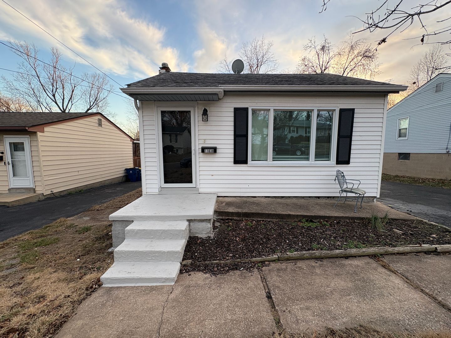 St Ann Apartment: 11038 Gertrude Avenue