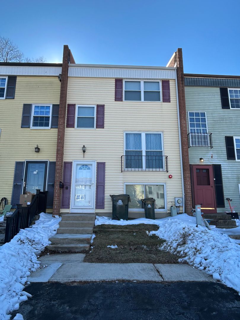 Newark Townhome: 216 Whitherspoon Lane