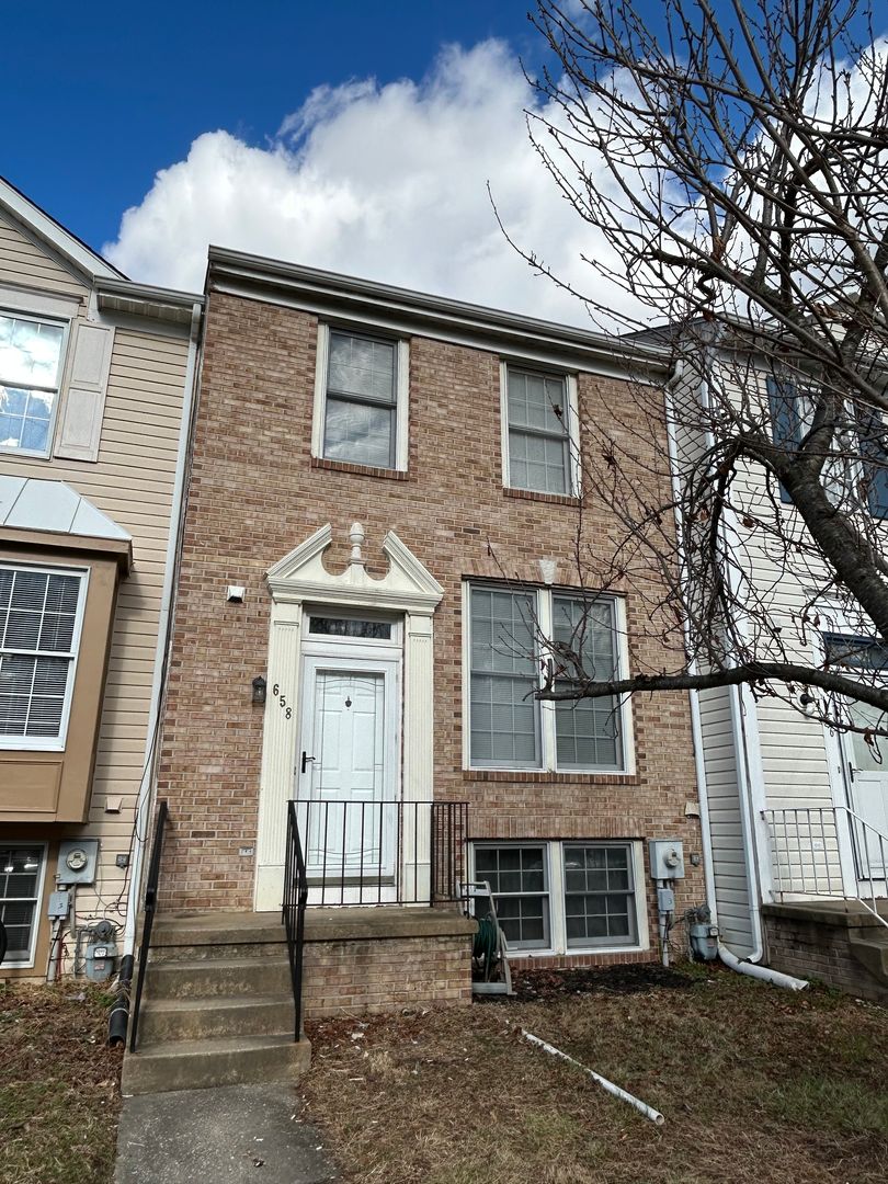 Bear Townhome: 658 Corsica Ave