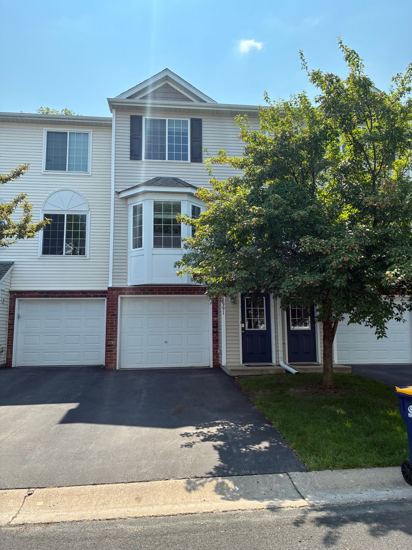 Chanhassen House: 2991 Village Lane