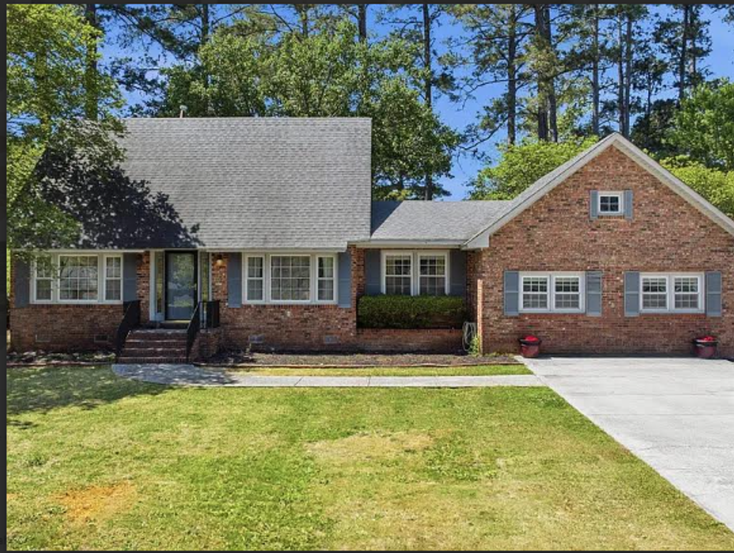 Columbia House: 311 Lockner Rd